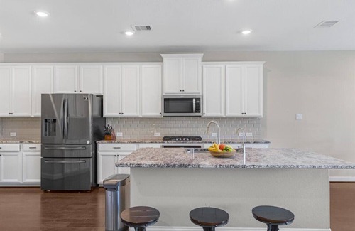 Pecan Grove House | Retreat Pool & Spa – Perfect for Families, Groups!