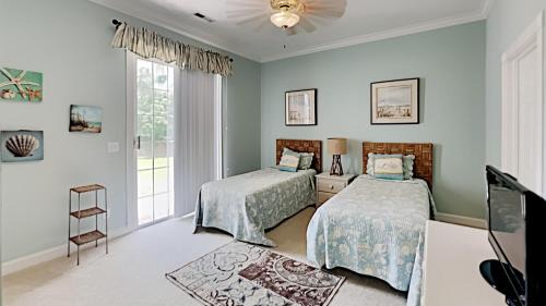 Pawleys Island Villa | Retreat to Coastal Elegance: Golf and Beach Access