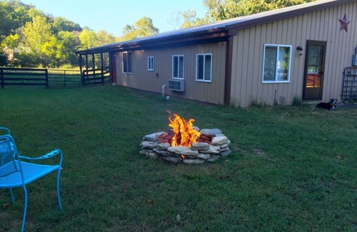 Pendleton House | RETREAT TO HORSE COUNTRY & STAY IN THE ADORABLE PRIVATE TACK HOUSE