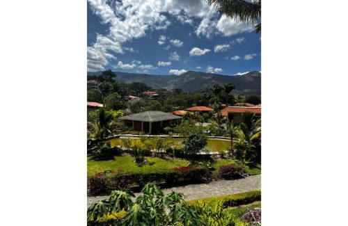 Nabon Cabin | Retreat Villa with Pool, Jacuzzi, and Pet-Friendly Stay