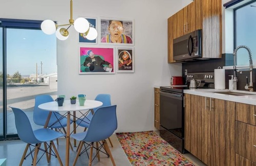 Joshua Tree House | ❤Retro 90s Vibe+Firepit+Hammocks❤