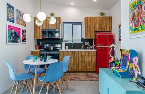 Joshua Tree House | ❤Retro 90s Vibe+Firepit+Hammocks❤