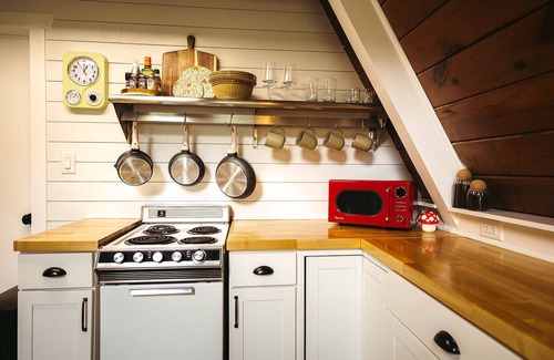 Fancy Gap Cabin | Retro A-Frame Cabin minutes from the Blue Ridge Parkway and I-77 in Fancy Gap