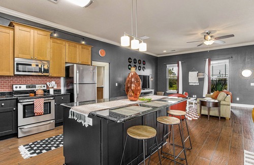 Gulf Breeze House | Retro Haven: Beach Fun & Family Home