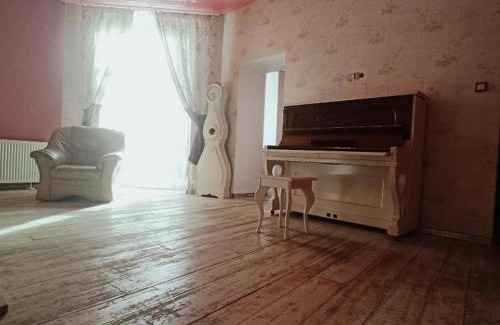 Czestochowa Apartment | Retro House