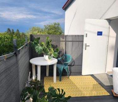 Przemysl Apartment | Retro house taras prywatny parking x 2 i stacja ładowania parter