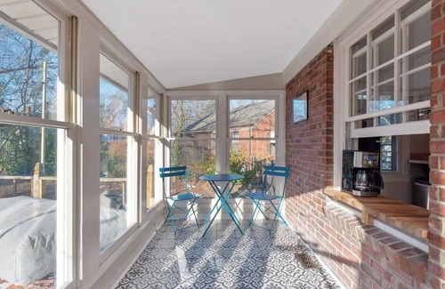 East Raleigh House | Retro Retreat | 2BR + King Bed, Porch & Fire Pit