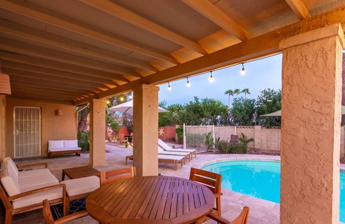 Raskin Estates House | Retro Retreat Scottsdale: 5BR, heated pool, BBQ, outdoor dining