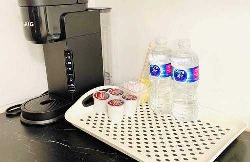 Merritton Apartment | Retro Style 1 Bedroom Apartment in the 🩷 of Niagara. FREE Parking+WiFi+Laundry.