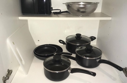 Merritton Apartment | Retro Style 1 Bedroom Apartment in the 🩷 of Niagara. FREE Parking+WiFi+Laundry.