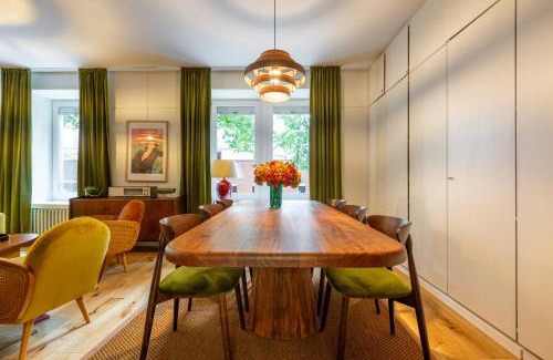 District 6 Apartment | Retro Suite