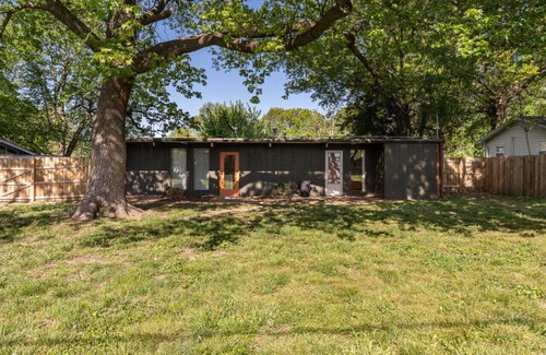 Springfield House | Retro Vibes | Mid-Century Gem in Springfield