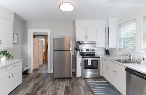 Forest Acres House | Revamped 3BR Oasis on Forest Dr