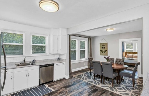 Forest Acres House | Revamped 3BR Oasis on Forest Dr