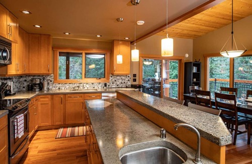 Revelstoke House | Revelstoke - Begbie Snug