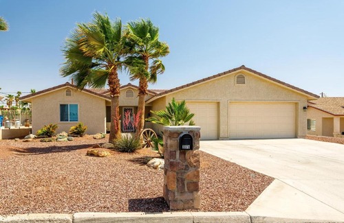 Lake Havasu City House | Rhythms of Tom Tom Sparkling Pool