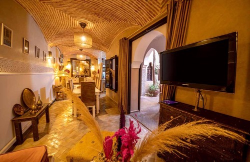 Bab Taghzout House | Riad 7 Saints