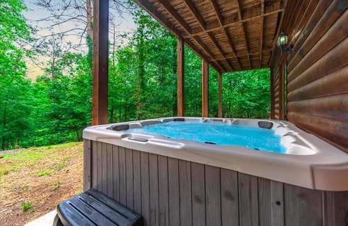 Mineral Bluff House | Ricks Retreat-Log Cabin, near Blue Ridge, hot tub