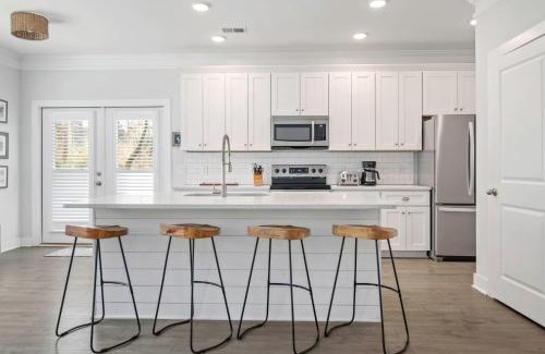 Mount Pleasant House | Ride The Wave 5 min to Beach 7 min to Dtwn