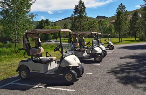 Elkhorn Village Apartment | Ridge Hideaway