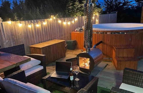 East Ilsley Cabin | Ridgeway Cabin & Hot Tub Spa