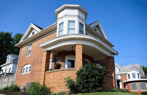 Maquoketa House | Riggs House Restored 1908 Home