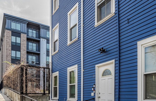 Columbus Park - Andrew Square Condo | Right Near Convention Center and Train Station