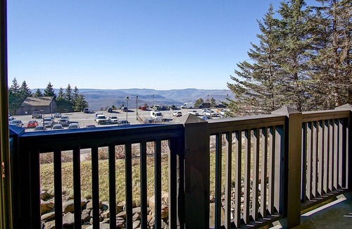 Snowshoe Apartment | Rimfire by Casago