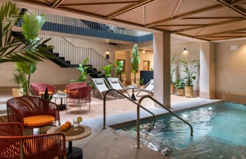 Triana House | Rincones de Lola - Castilla 91 - Shared jacuzzi