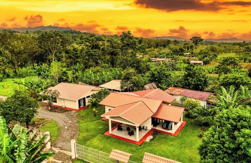 Northern Plains Apartment | Rio Celeste Birds Garden apartment with A/C perfect for Family and couples
