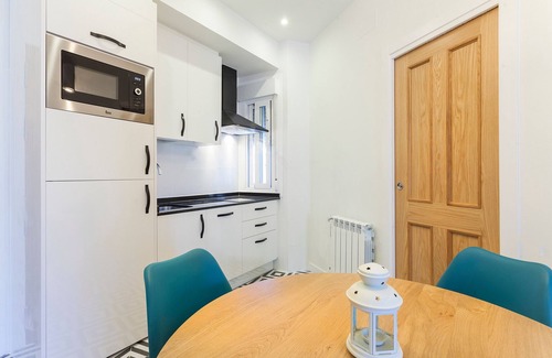 Almendrales Apartment | Rio Plaza III apartment in Madrid