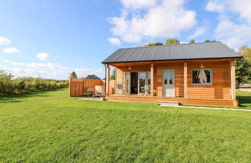North York Moors National Park Cottage | RISING SUN, romantic, character holiday cottage in Kirkbymoorside