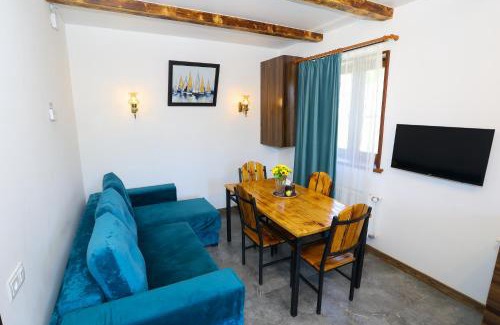 Aghavnadzor House | River Home