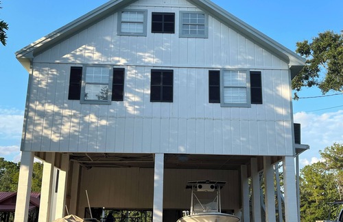 Gulfport House | River House with 3 BR, sleeps 10, in Gulfport on the Biloxi River with boat dock