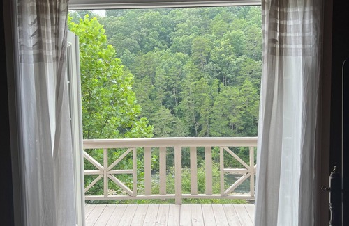 Cornelia House | River House with exceptional view