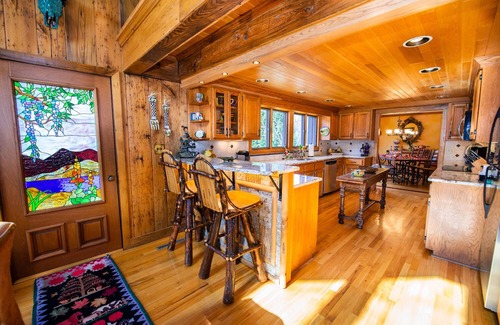 Sugar Grove Cabin | River Ranch: Petting Zoo & Farm Stay