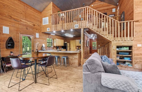 Murfreesboro House | River Retreat 3-bedroom house on 5 acres in Murfreesboro, with kayaks and canoes