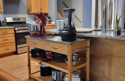 Mequon House | River Retreat and Executive Rental - 5BR