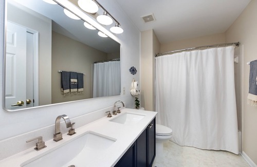 Moores Chapel House | River Retreat-Charlotte near US Whitewater Ctr- theater room, 15 mins to uptown!