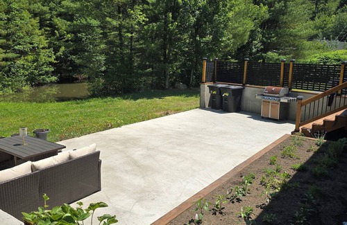 Canaan House | River Retreat –Tranquil Getaway, Fish, Hike & Explore from Your Back Door