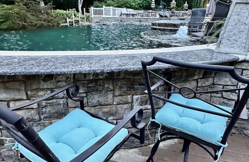 Fredericksburg House | "River Rock Villa: Privacy, Infinity Pool, River Hiking Where Luxury Awaits You"
