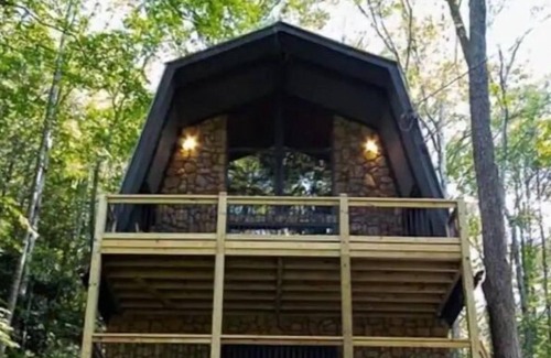Walland Cabin | River Run: A-Frame Cabin by the Smoky’s on 5 Acres