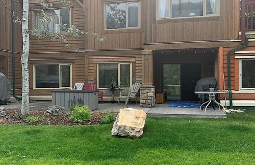 East Kootenay Condo | River View Garden level 2 bd bungalo condo sleeps 7