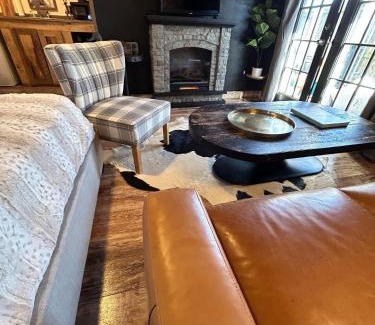 Shreveport House | River View, Red River Carriage House