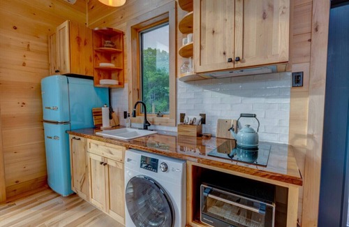 Ellsworth Cabin | River Views | Private Hot Tub | The Willow Cabin
