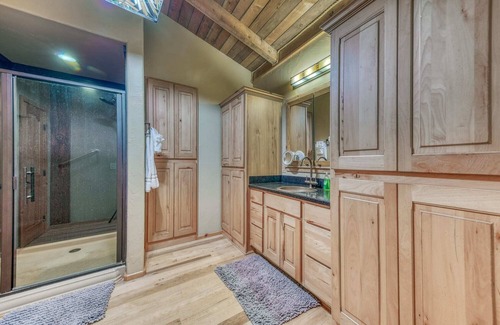 Ruidoso Cabin | Riverbank Swank-Rustic Luxury Cabin now w/Hot Tub!
