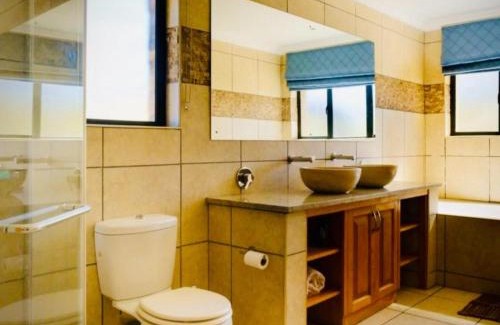 Emakhazeni House | Riverbend on Komati