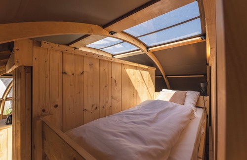 Zuna Resort | Riverdome with private bathroom and hot