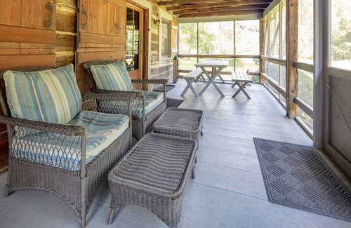 Luray Cabin | Riverfront Cabin! Farm, Fireplaces, Trail & Kayaks