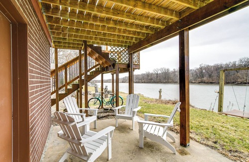 Pella Cabin | Riverfront Cabin Near Dtwn Pella w/Game Room!